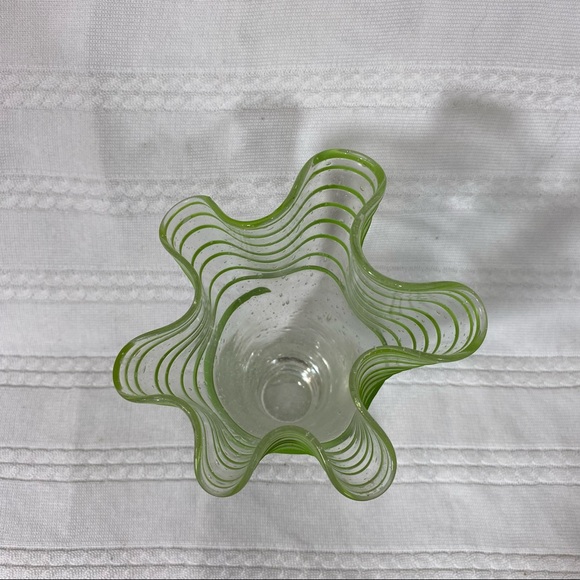 Vintage glass Flower vase green glass overlay in  a spiral - Picture 4 of 8